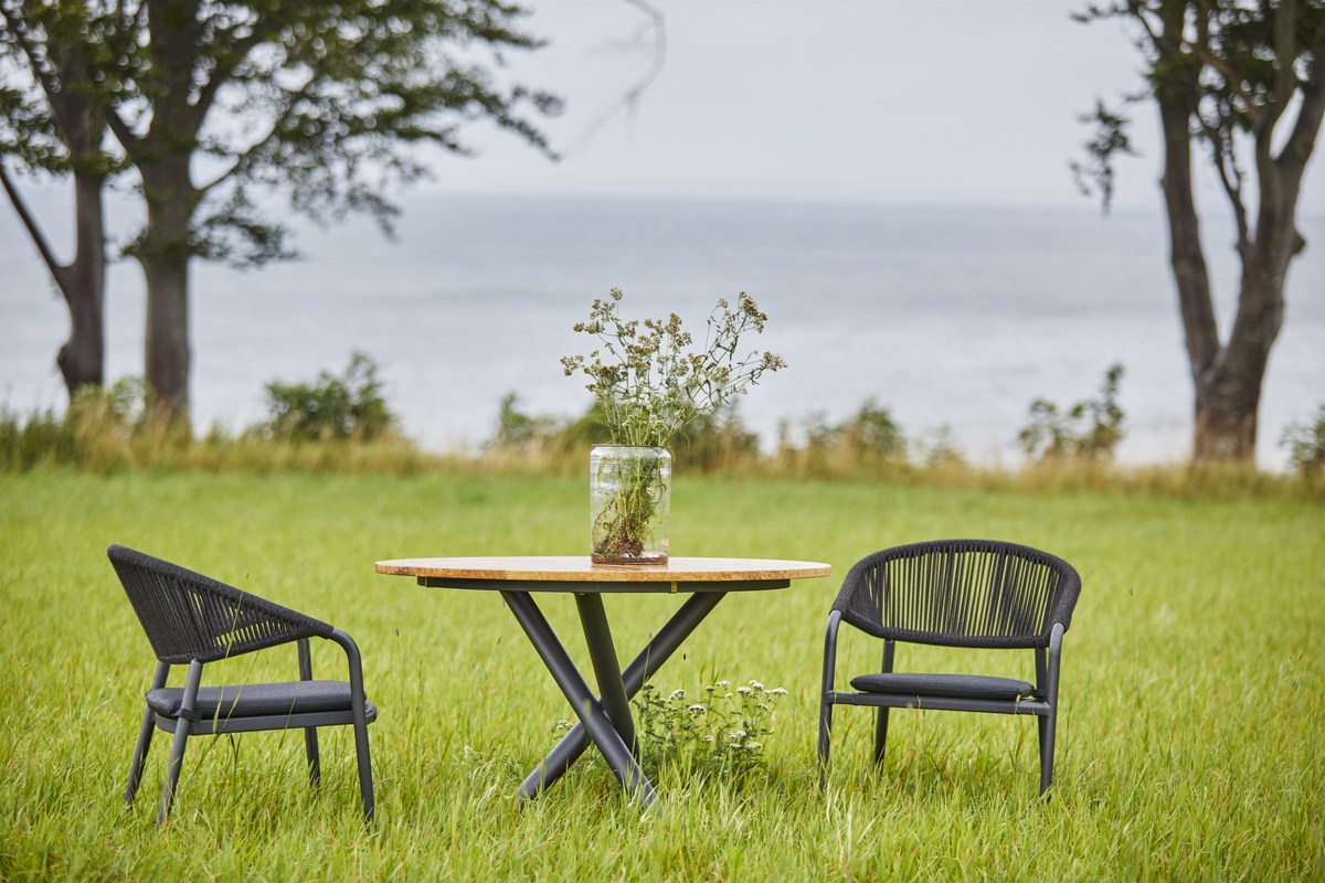 Ekeryd Teak-Tisch Ø110 cm mit Alu-Fuß anthrazit