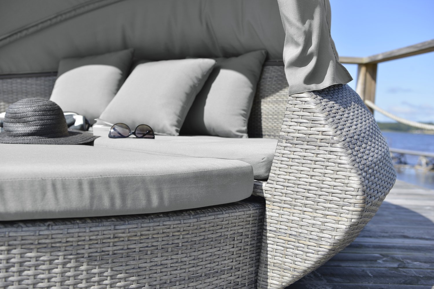 Callao Loungesofa/Loungeinsel aus Geflecht inkl. Kissen und Faltdach