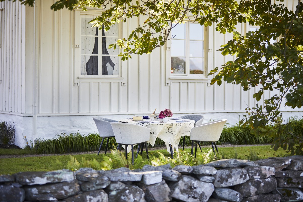 Oxhult 2er-Set Dining Sessel hellgrau gepolstert, mit Alu-Rahmen schwarz