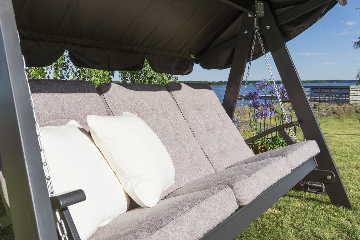 Dalom Hollywoodschaukel aus Holz 217 x 126 x 159 cm, Kiefer orkangrau lasiert