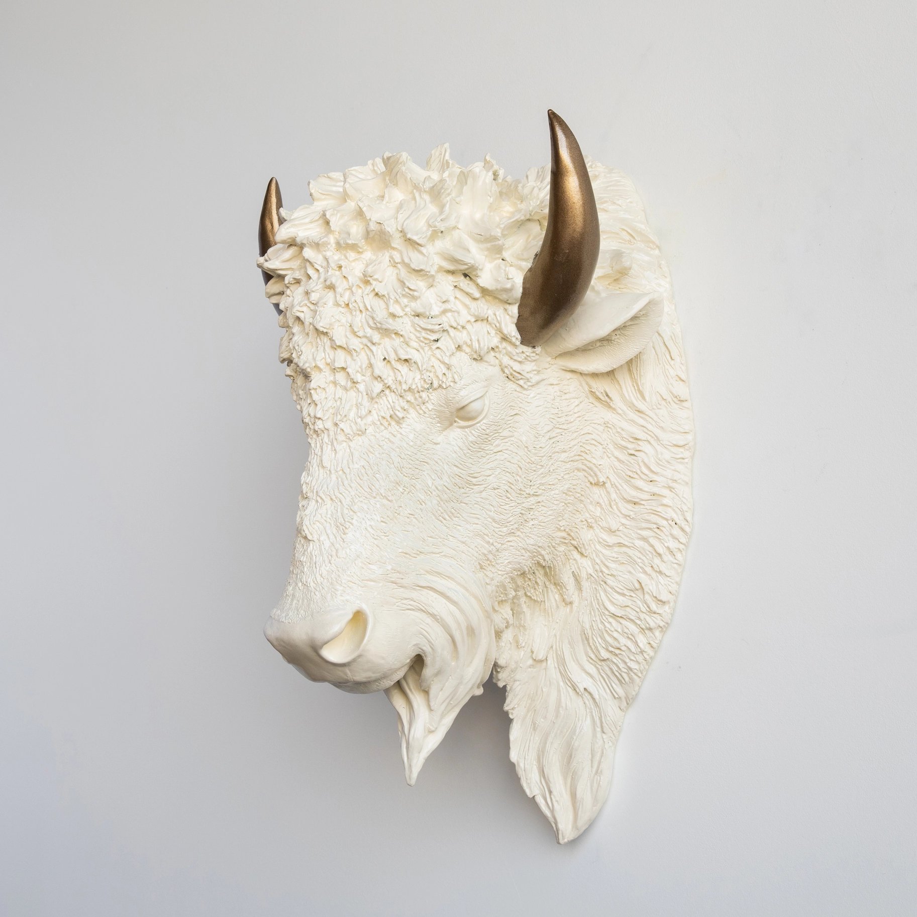 Faux Bisonkopf elfenbein-farben / Hörner bronze, wandhängend