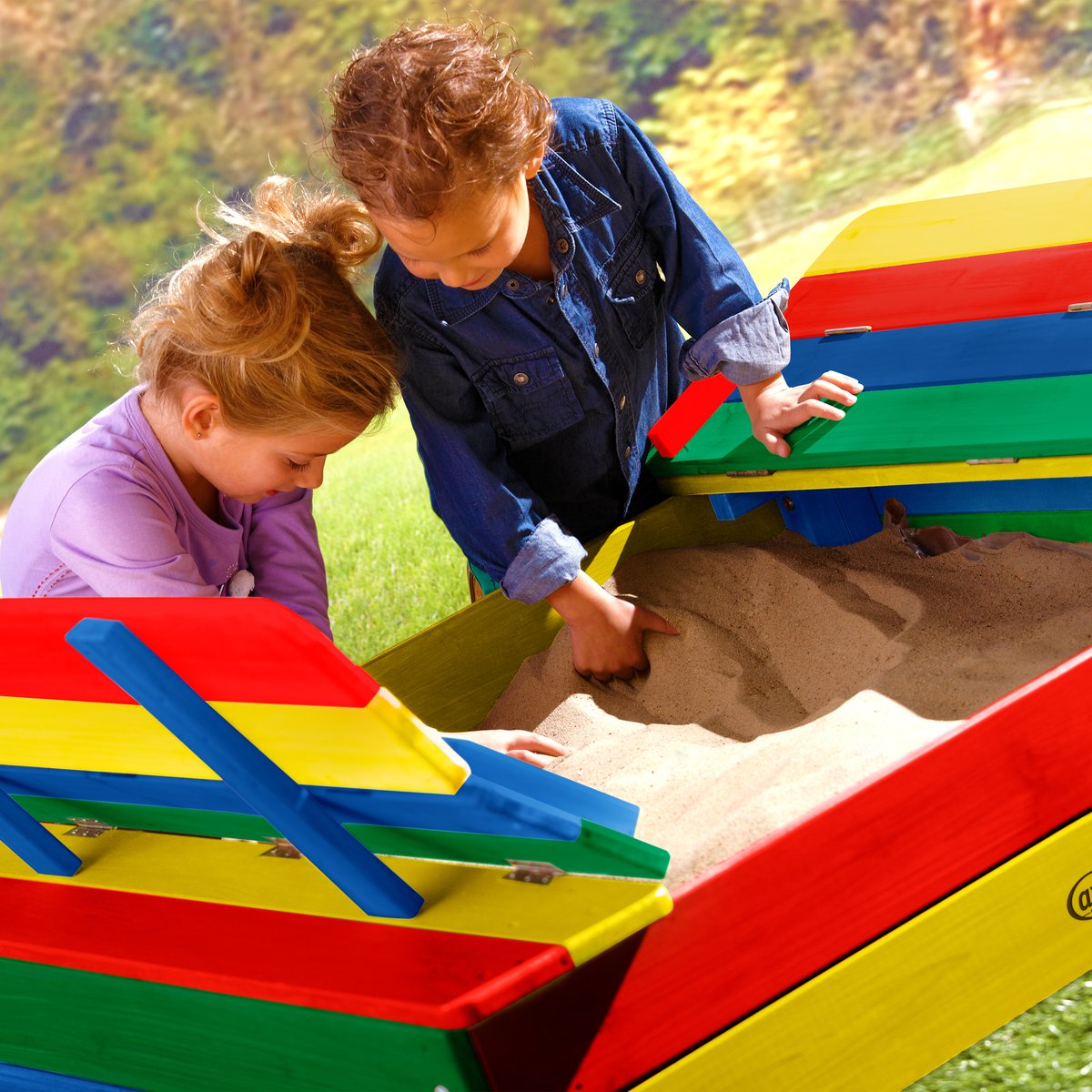 AXI Sandkasten Ella mit Bänken / Abdeckung, Regenbogen 100x95x20 cm