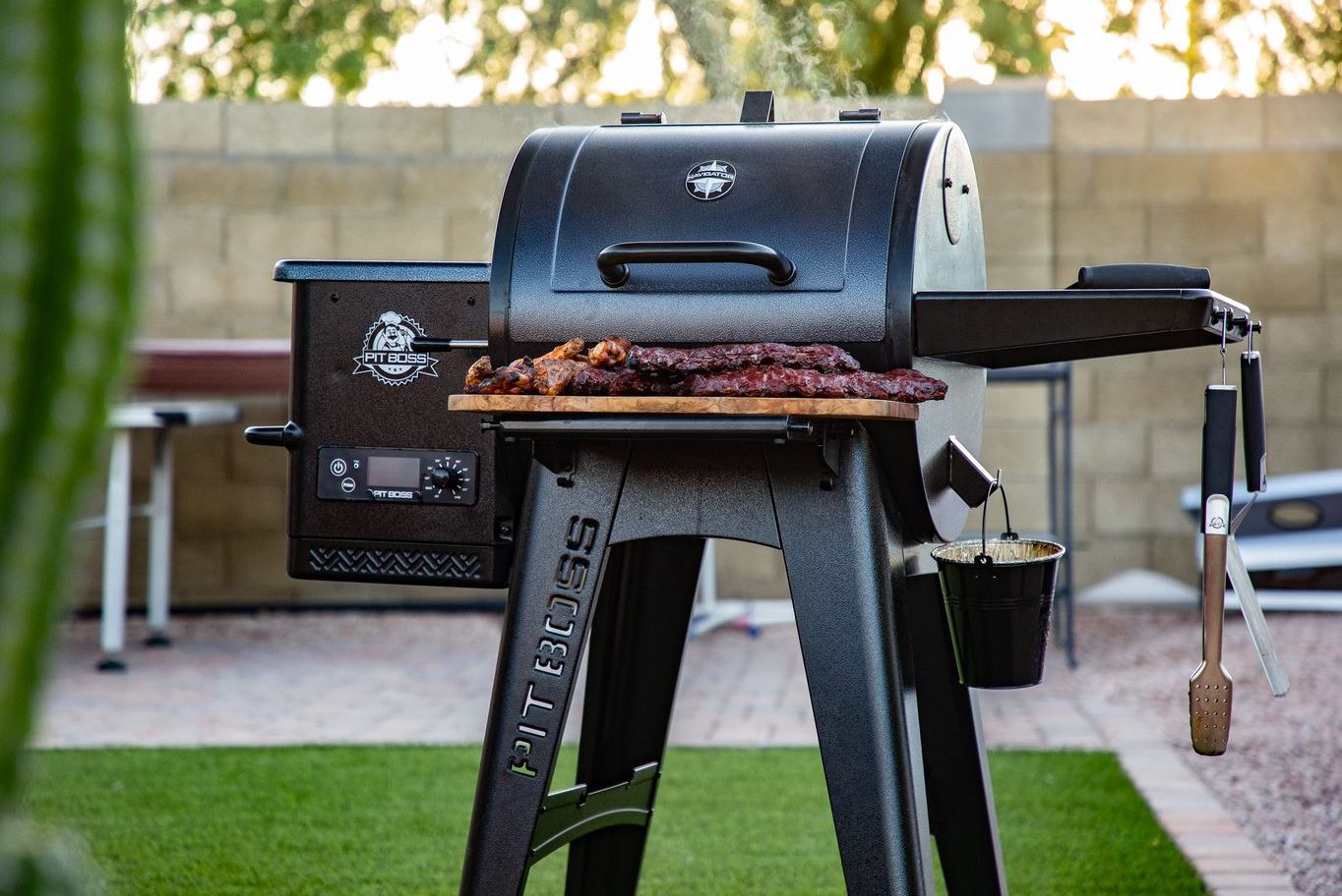 Pit Boss 550 Navigator Series Grill und Räucherofen