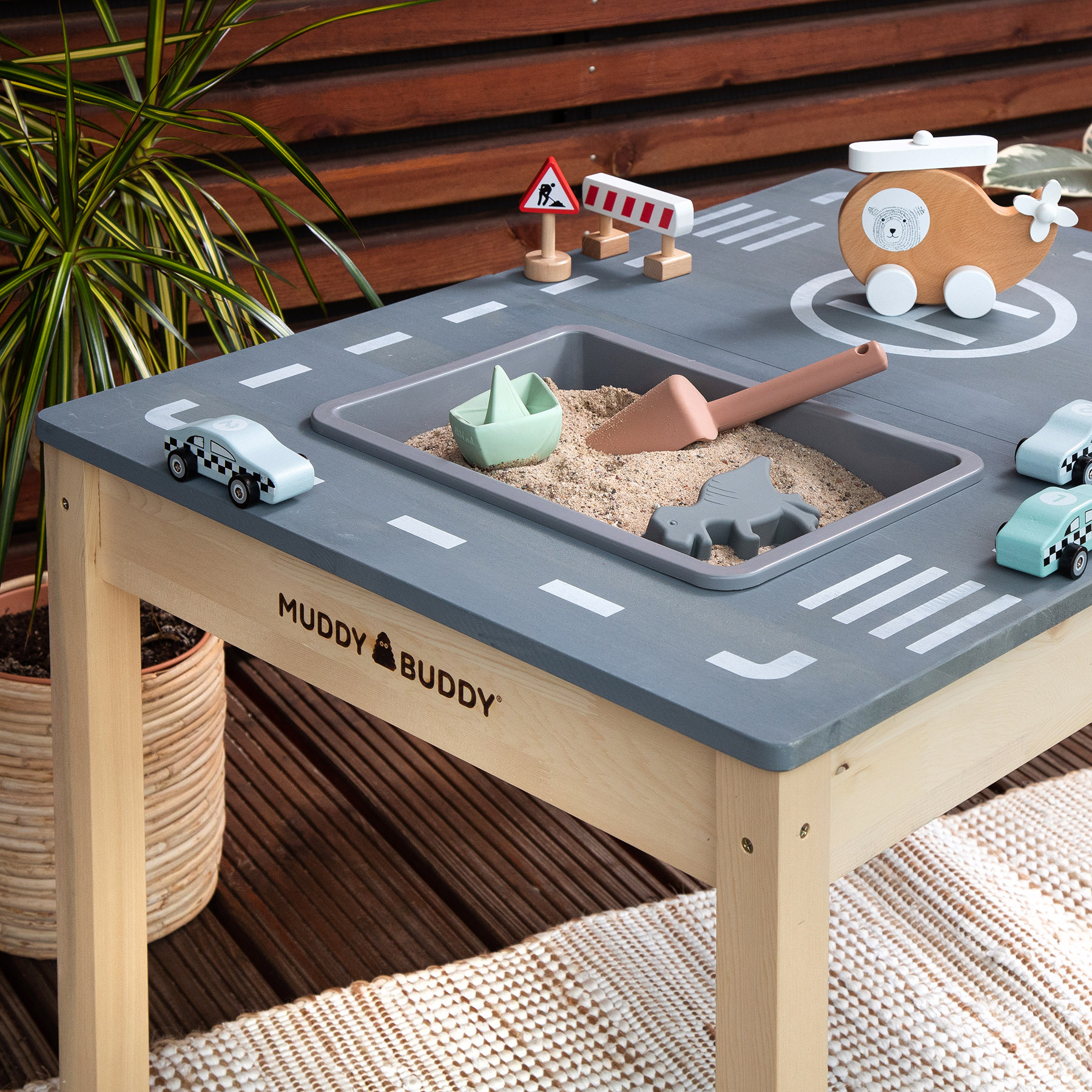 MUDDY BUDDY®  Outdoor Spieltisch Race Runner, natur-lavagrau
